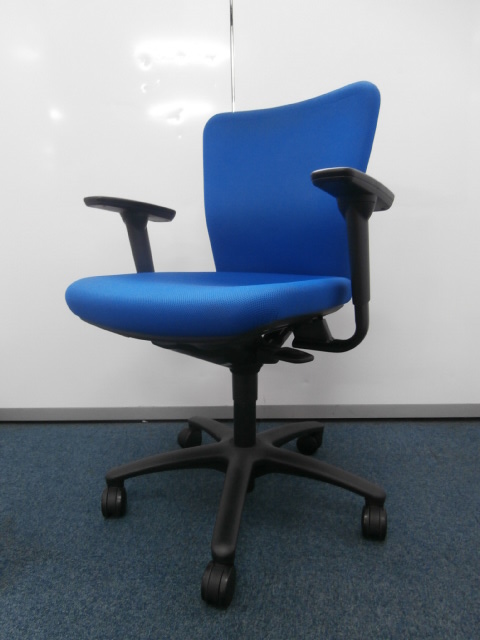 【オカムラ製】【カロッツァチェア】１０脚の大量入荷！■
                        カロッツア
                                    中古
            