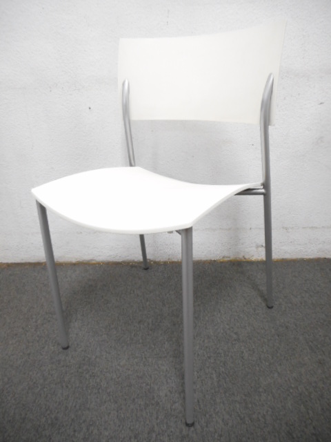 【今だけお買い得！】■スタッキングチェア　ホワイト　■ch@ty（チャティー）　■オカムラ　(wiesner hager/ウィスナーハーガー社）　
                        ch@ty/チャティー【wiesner hager/ウィスナーハーガー社（オーストリア）】
                                    中古
            