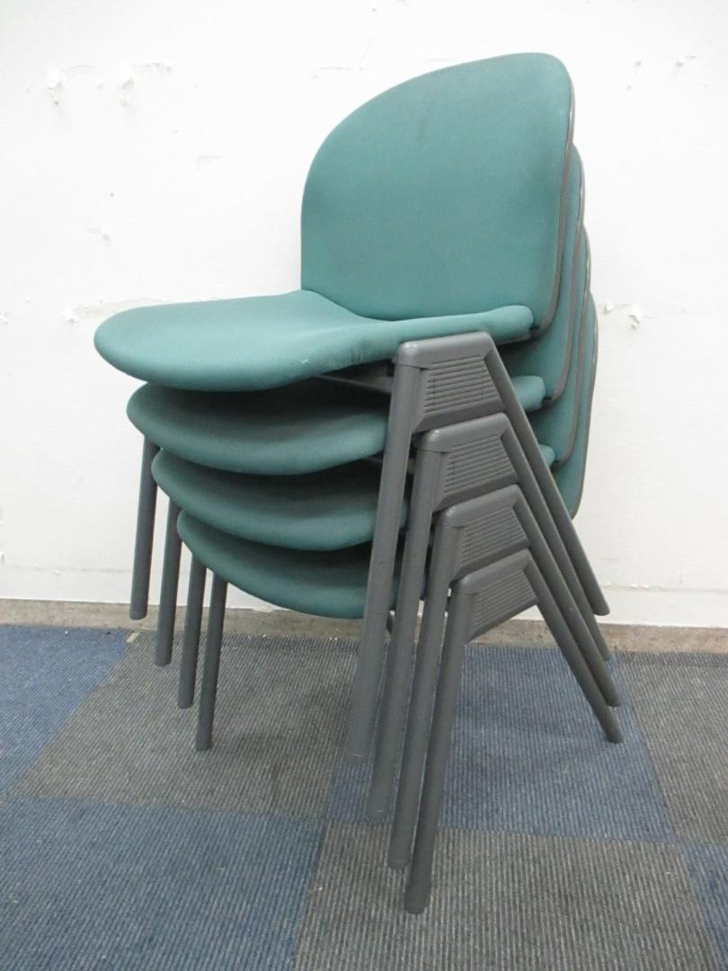 【セット商品】コクヨ製　イクスシリーズ　スタックチェア【重ねて収納可能】
                        イクスチェアー
                                    中古
            