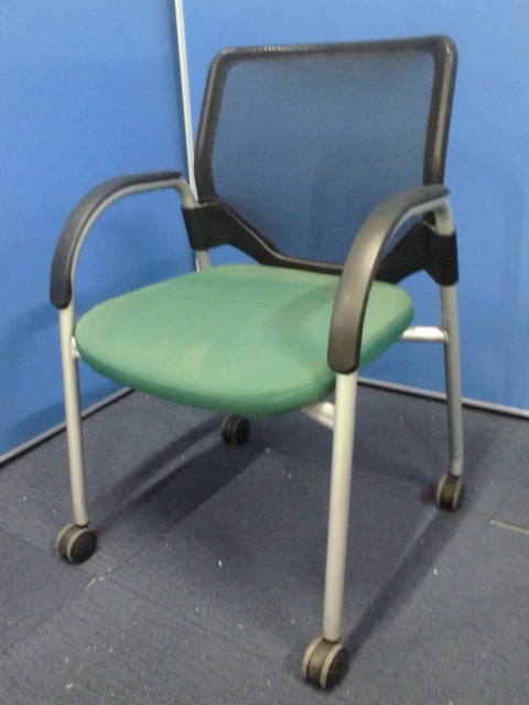 ミーティングチェア｜オカムラ｜エアリ｜メッシュの背もたれ｜4つ脚でキャスター付き！
                        エアリ
                                    中古
            