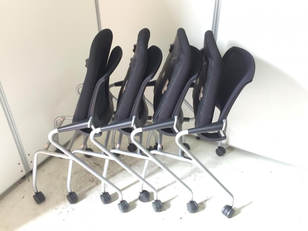 【4脚セット】ネスティングチェア　ブラック
                        サテリテ
                                    中古
            