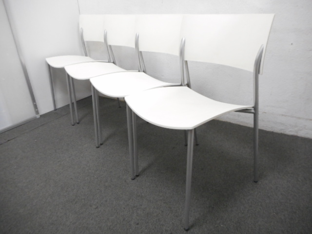 ■スタッキングチェア4脚セット　ホワイト　■オカムラ　【wiesner hager/ウィスナーハーガー社】【ch@ty/チャティー】
                        ch@ty/チャティー【wiesner hager/ウィスナーハーガー社（オーストリア）】
                                    中古
            