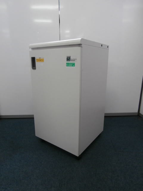 【ナカバヤシ】同時裁断枚数１８枚の業務用シュレッダー！【全国配送可能】
                        
                                    中古
            