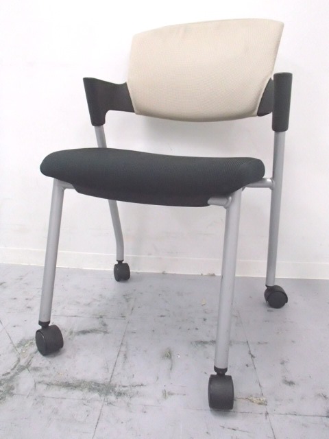 スタッキングチェア｜プロッティ・キャスター付き｜ミーティングチェアに最適☆
                        プロッティシリーズ
                                    中古
            