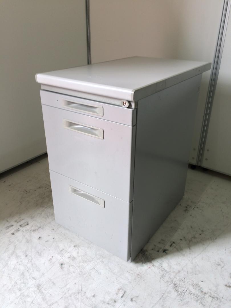 【３台入荷】机と同じ大きさ　ウチダ製　ＪＵＳＴ　入荷
                        JUST
                                    中古
            