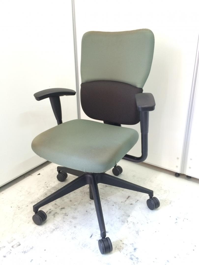 【人気チェアー】スチールケース　レッツビー　グリーン　色褪せの為　この価格でご提案
                        LetsB
                                    中古
            