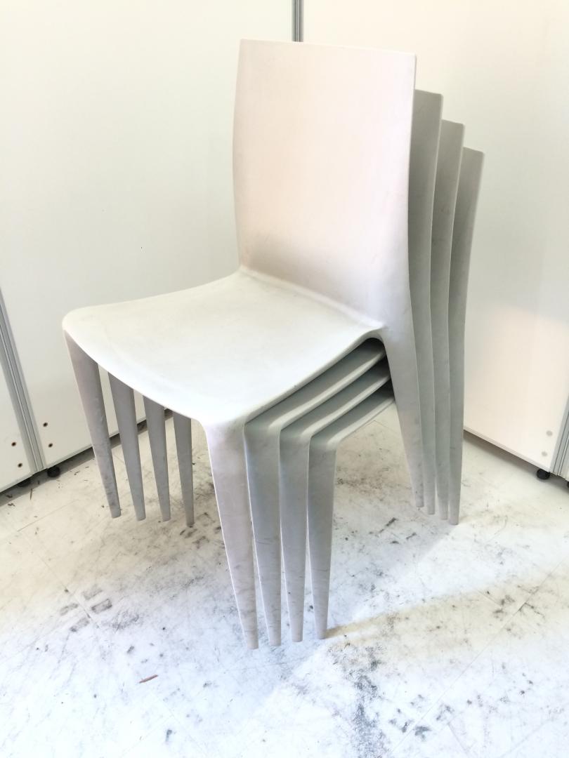 【4脚入荷】ホワイトのスタッキングチェア
                        
                                    中古
            