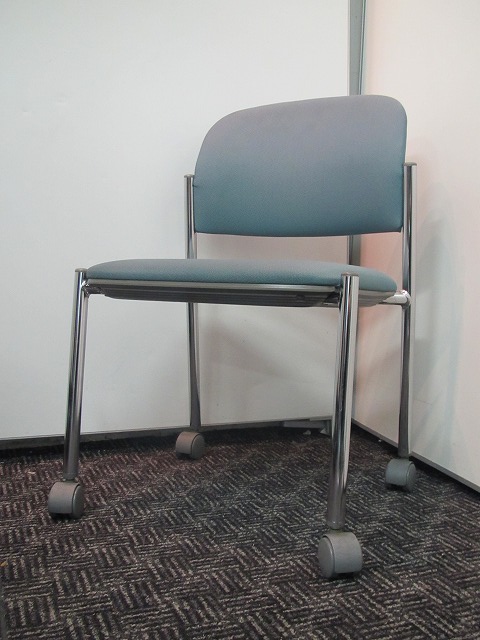 便利なキャスター付きスタッキングチェア
                        8108
                                    中古
            