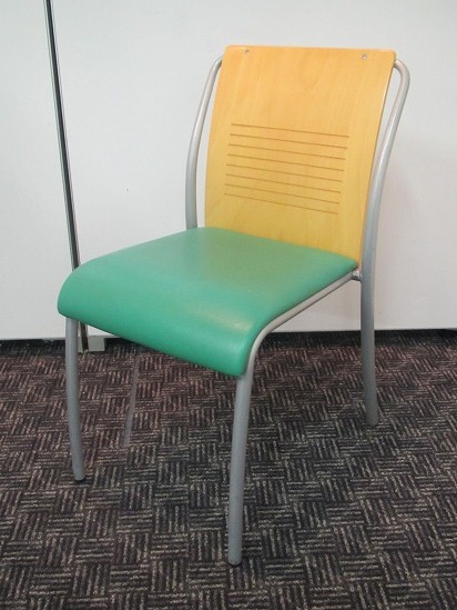 パブリック社製のスタッキングチェアが入荷
                        
                                    中古
            