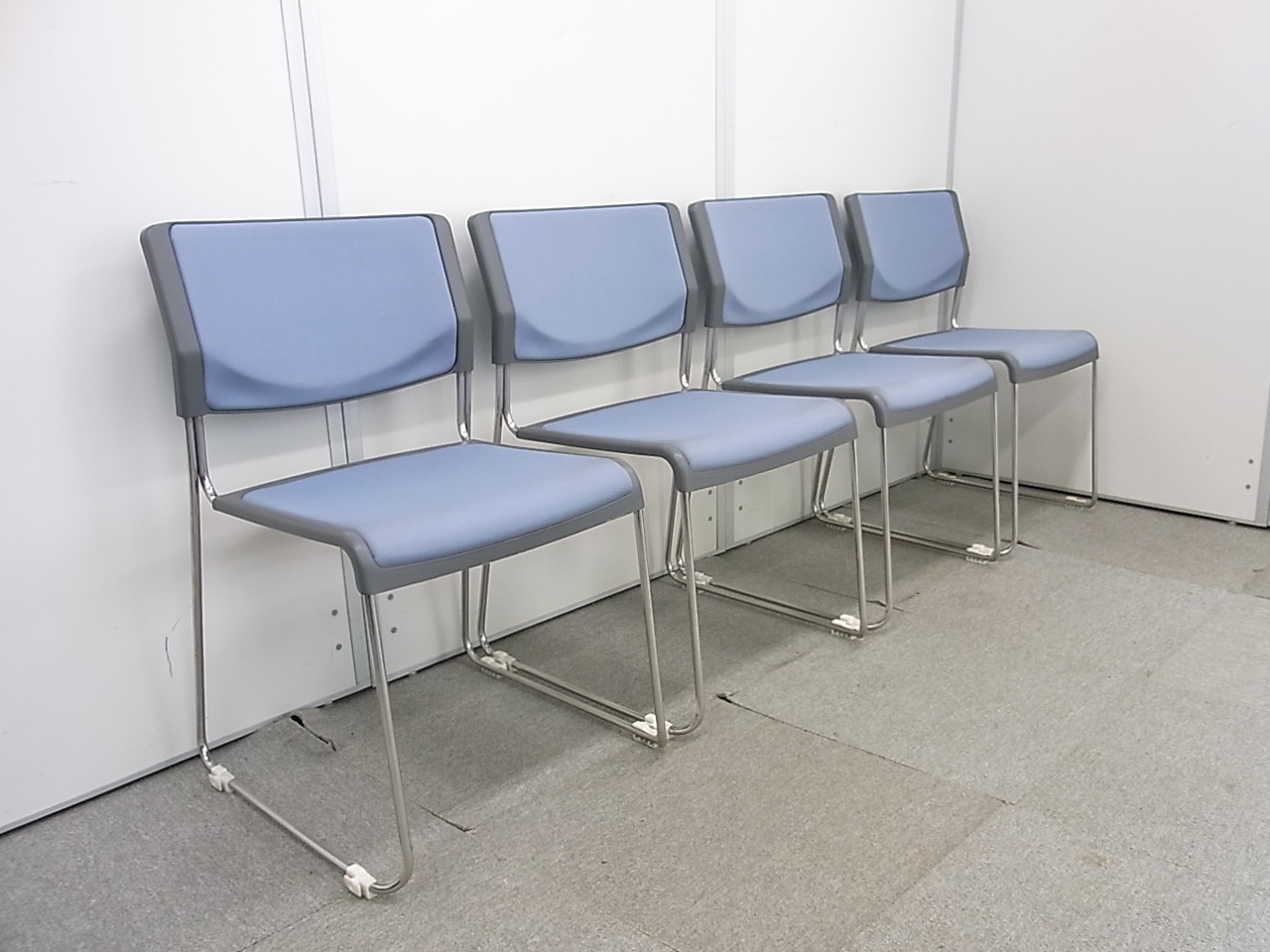 【4脚セット商品！】ナイキ製 スタッキングチェアセット　ブルーグレーカラーなのでどんなオフィスにもマッチング！
                        
                                    中古
            