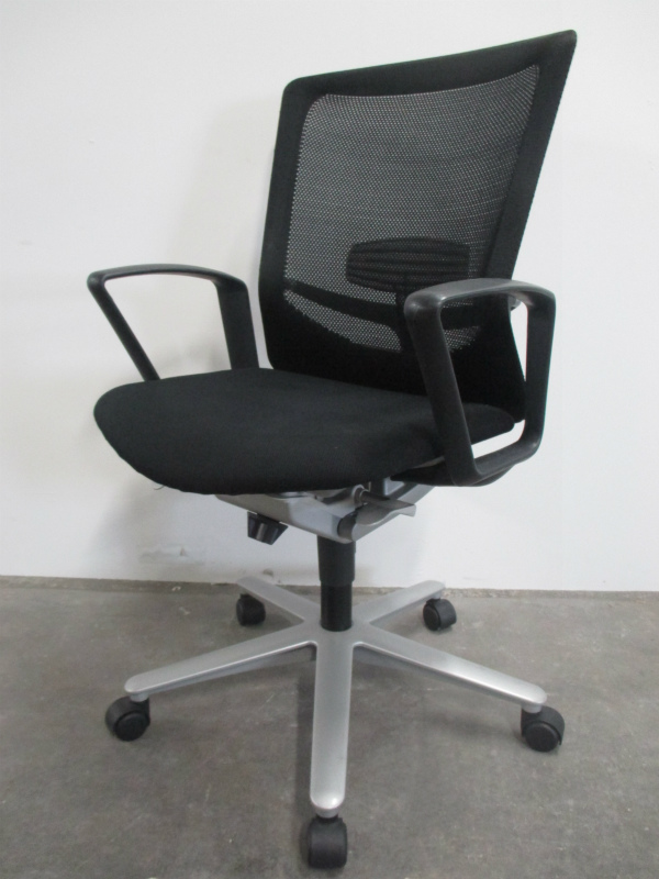 【機能的でしなやかな座り心地！】■レジアチェア【ブラック・肘付】■【シルバーフレームで美しいデザインの高級メッシュチェア】【UCHIDA・REGIA】
                        レジア 【REGIA】
                                    中古
            