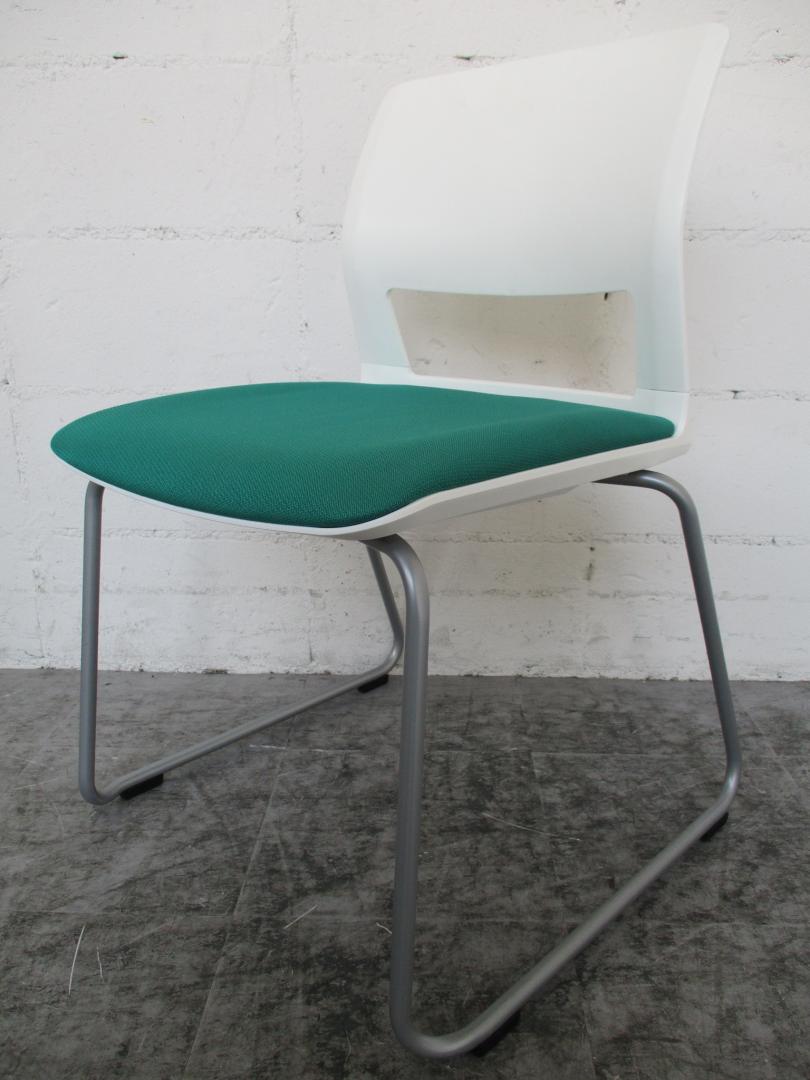 ～鮮やかグリーンで商談力アップ～会議室チェア
                        160シリーズ
                                    中古
            