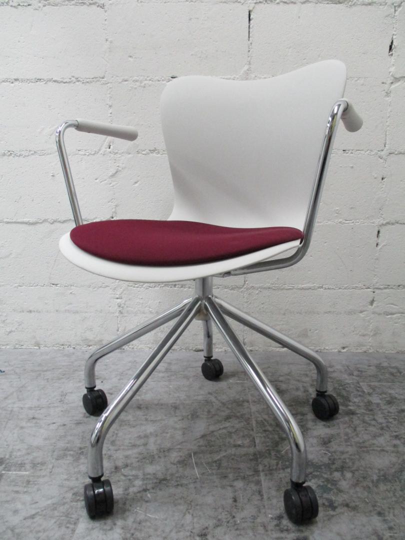 ～軽応接ルームへ～キャスター付で受付用にも
                        ML-300シリーズ
                                    中古
            