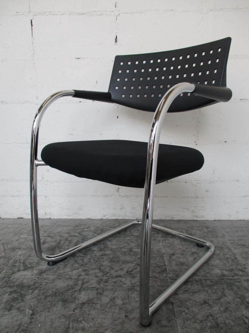 ～デザイナーズのシルエットが渋い!!～ヴィトラチェアでオフィスをデザイン
                        ビザビ
                                    中古
            