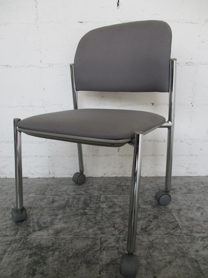 ～布貼りでクッション性も確保～会議用スタッキングチェア
                        
                                    中古
            