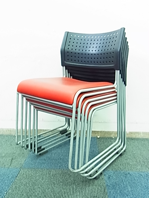 【セット商品】【長年愛され続けられているスタンダードチェア】アイリスチトセ製　スタックチェア【重ねて収納可能】

                        
                                    中古
            