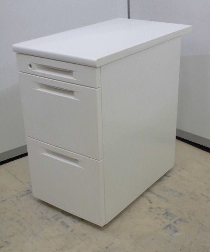 【3段脇机】オカムラ(okamura)　【ヴィラージュ(VILLAGE)】　脇机　【キャビネット】　H700
                        ヴィラージュ
                                    新古品
            