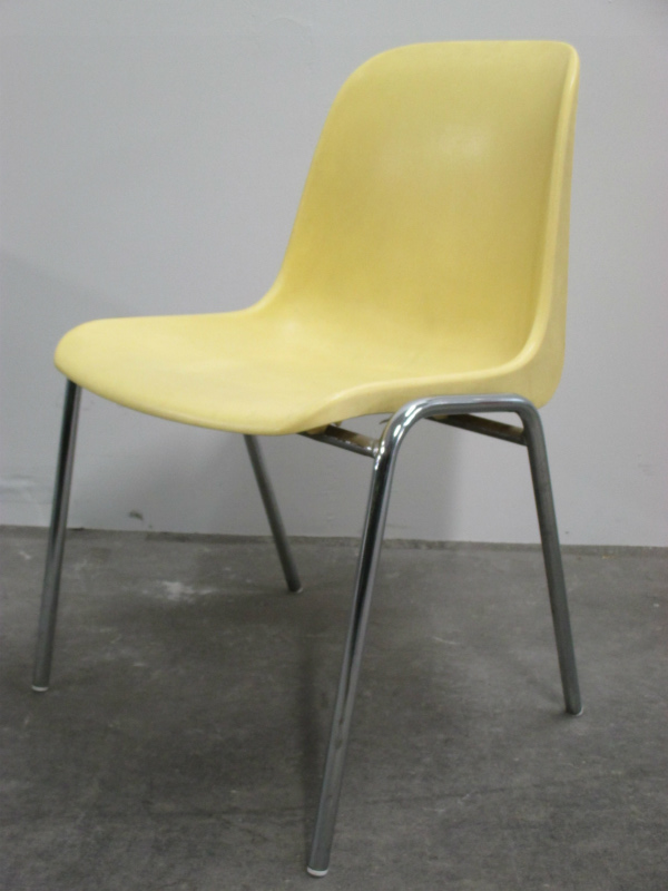 【6脚入荷！お手入れ簡単素材！】スタッキングチェア　イエロー　【中古会議用チェア　ミーティングチェア】
                        
                                    中古
            