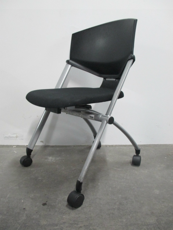 【6脚入荷】【状態良好】落ち着いた会議スペースや休憩スペースにピッタリ！黒のキャスター付きミーティングチェア！【リフレッシュスペース】【ネスティング】【背樹脂】
                        コルサ
                                    中古
            