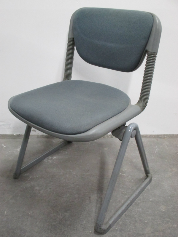 【5脚入荷！】【おつとめ品】座面にヨレありますが通常使用には問題御座いません　すわり心地◎！人気のバーテブラスタッキングチェア【中古ミーティングチェア　会議用チェア】
                        バーテブラ
                                    中古
            