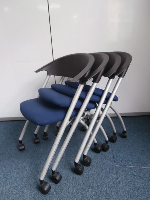 【コクヨ製】【ネスティングチェア】お得な４脚セット！
                        
                                    中古
            