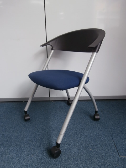 【コクヨ製】【ネスティングチェア】収納も便利！
                        
                                    中古
            