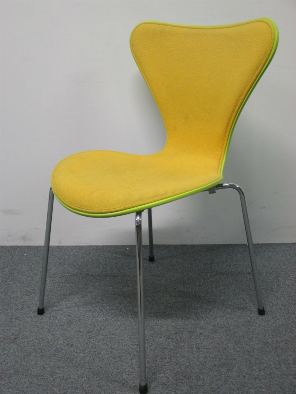 【5脚入荷】フリッツ ハンセン（Fritz Hansen）の手掛けたセブンチェア入荷！オシャレな休憩室やちょっとした商談スペースに！【北欧家具】【デザイナーズ家具】
                        セブンチェア（SERIES 7）
                                    中古
            