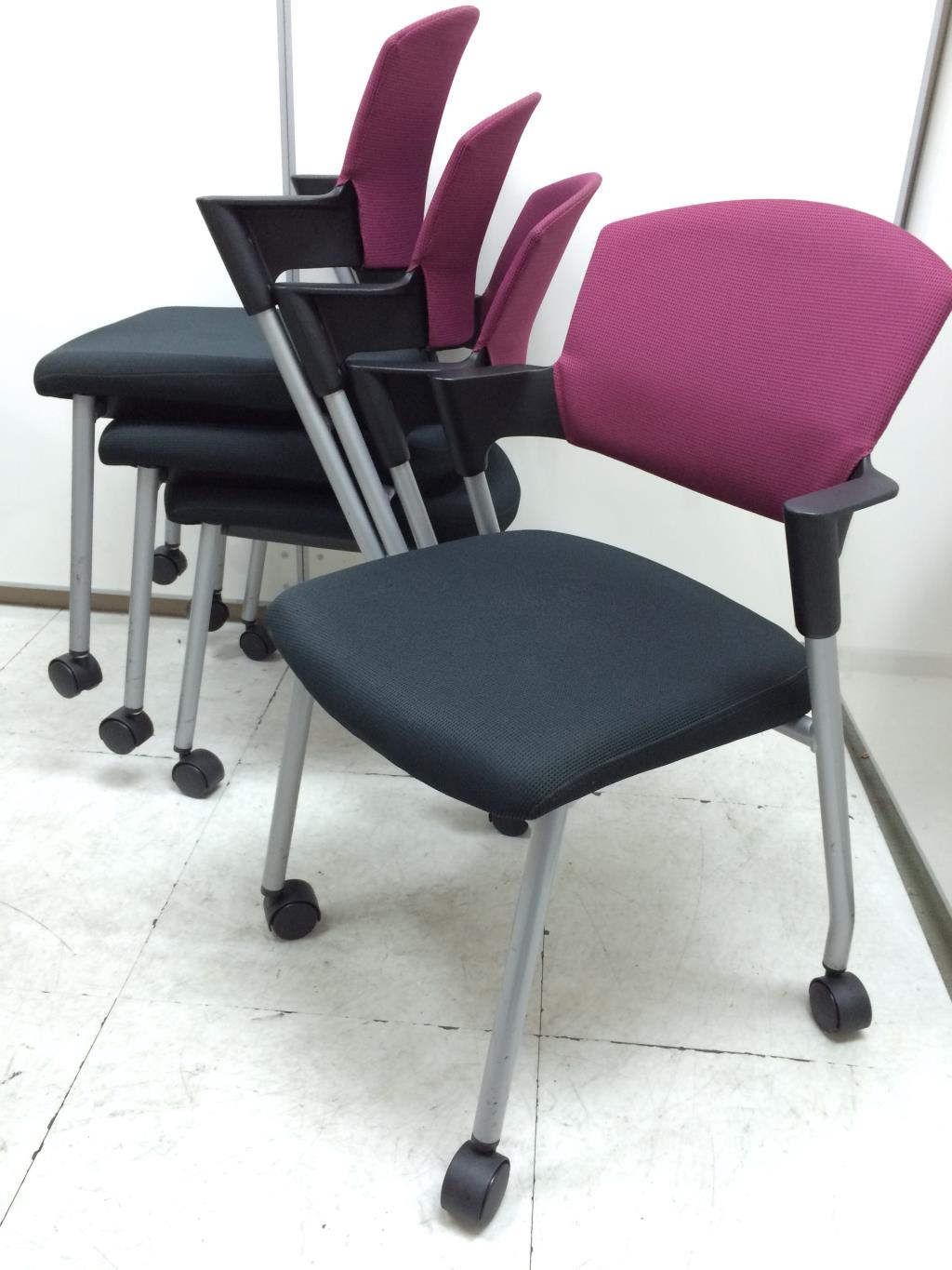 【6セット入荷】おしゃれで人気のスタッキングチェア　4脚セット商品
                        プロッティ
                                    中古
            