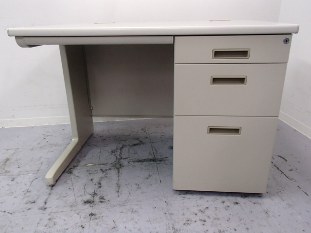 【限定1台】☆美品商品☆｜片袖机｜シンプルで使い勝手のいいオフィスデスクの定番！
                        
                                    中古
            