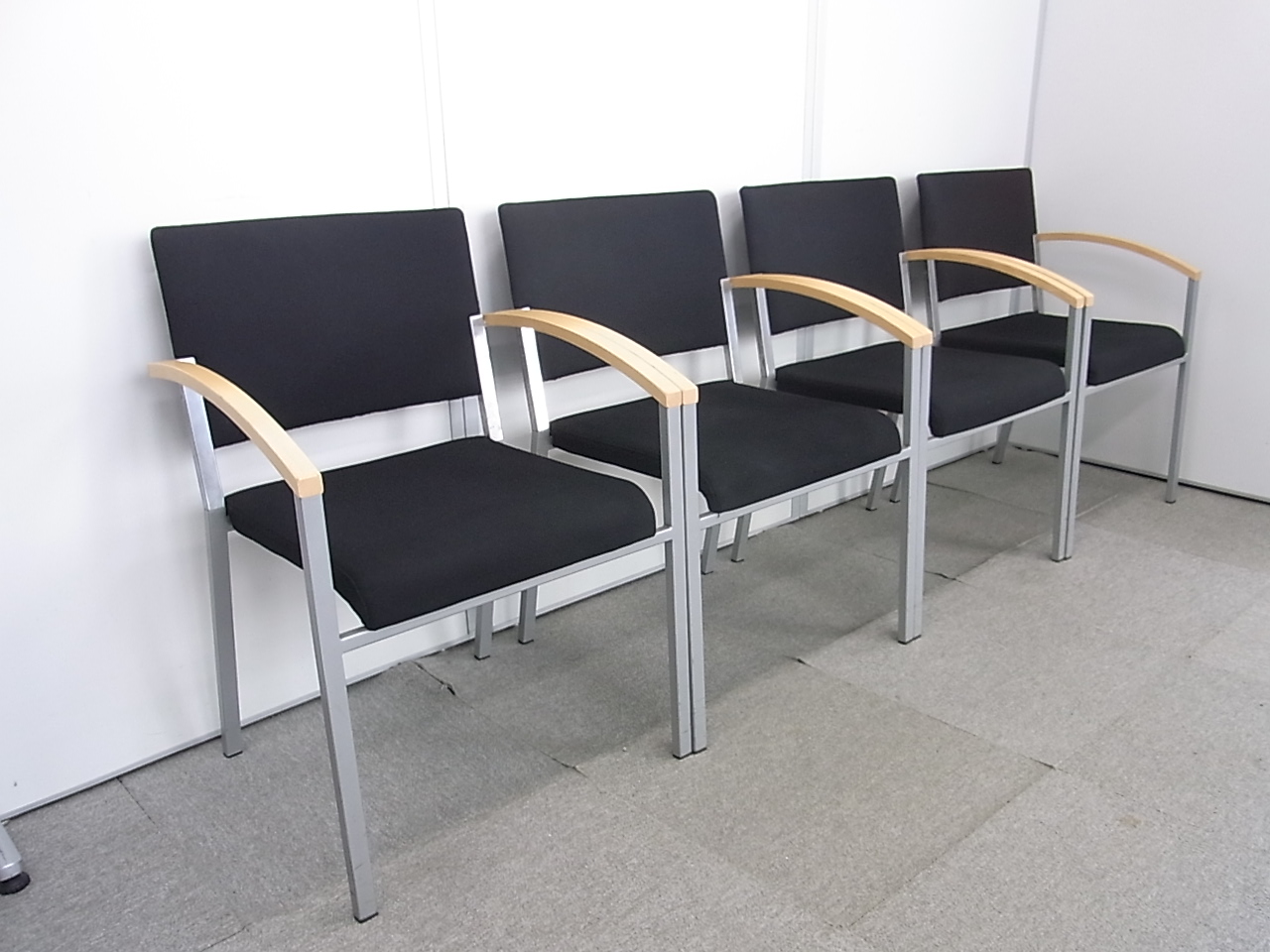 【4脚セット！】オカムラ×wiesner hager　スタッキング可能！　お洒落なミーティングチェア！
                        
                                    中古
            