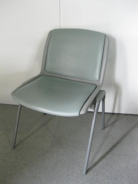 汚れが取れやすいビニール地・重ねて省スペース【東大阪倉庫在庫】
                        
                                    中古
            