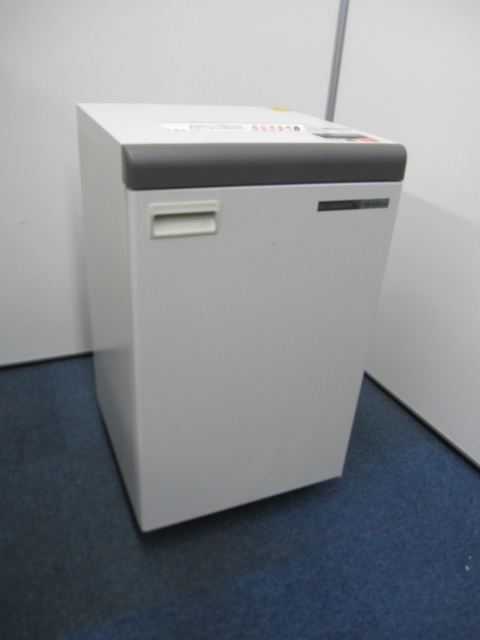 【オフィスシュレッダー】A3対応 スパイラルカット 最大裁断枚数 約35枚 【業務用シュレッダー】
                        
                                    中古
            