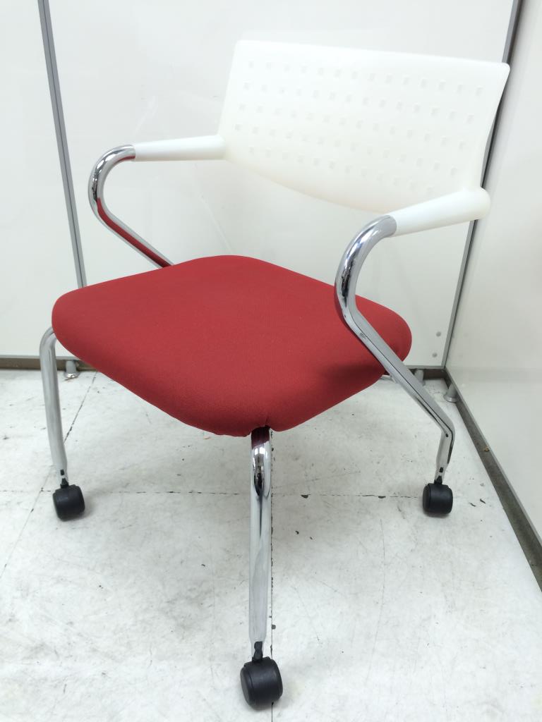 【20脚入荷】分厚いクッションにキャスター付き　デザイナーズスタッキングチェア！！
                        ビザロール
                                    中古
            