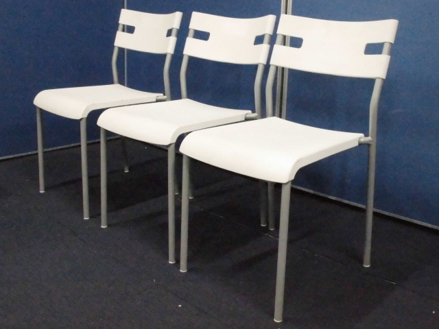 【3脚セット】スタッキングチェア3脚セット｜ホワイト｜樹脂素材【使えればいいやシリーズ！】
                        
                                    中古
            