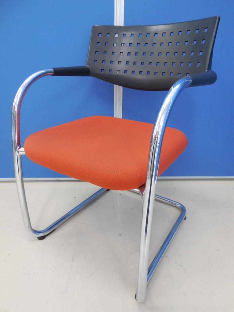 【1脚限定価格】Vitra.社(ヴィトラ社) VISAVIS/ビザビ スタッキングチェア■オレンジ色■座面にシミがある為、お安くご案内させて頂きます！【おつとめ品】
                        ビザビ
                                    中古
            