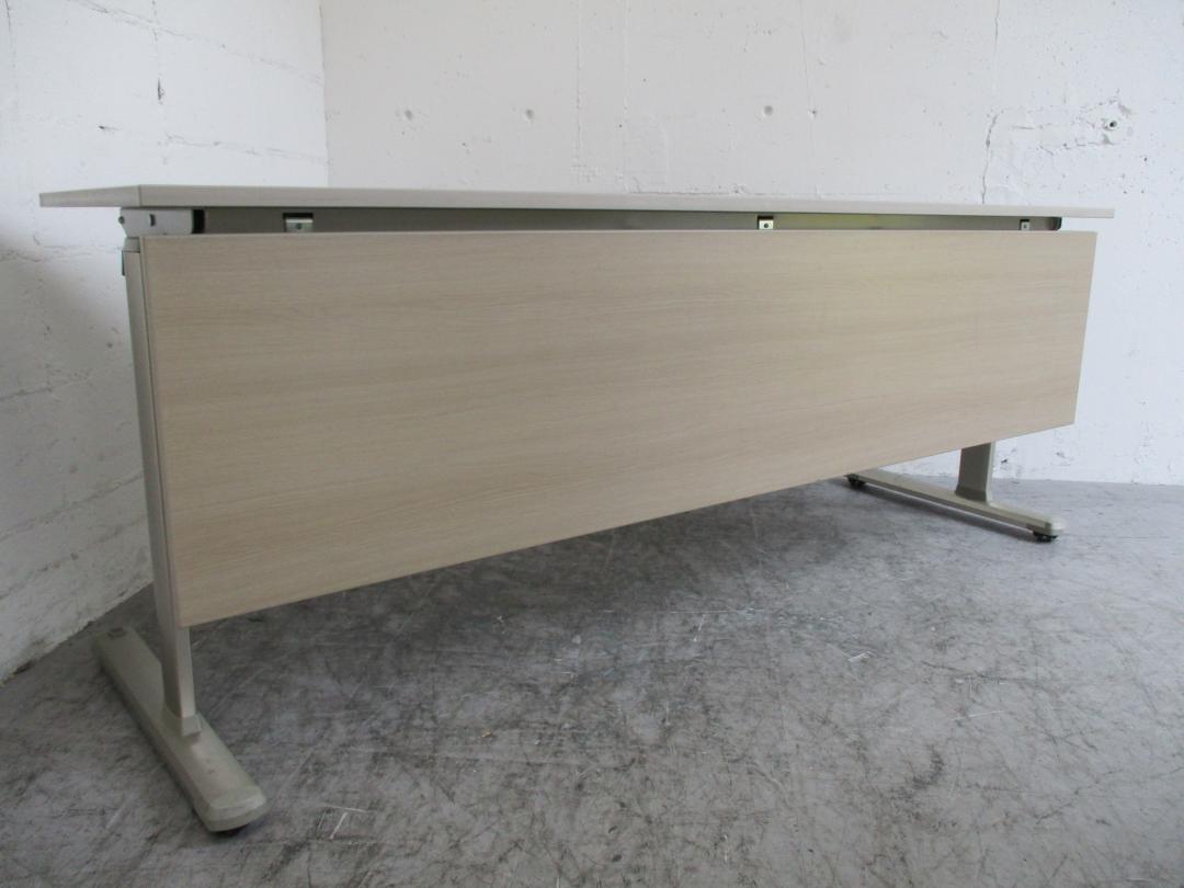 ～ナチュラルカラーでゆったり会議～　木目で落ち着いた色合い・奥行600㎜の広い天板・女性も安心の幕板付
                        
                                    中古
            