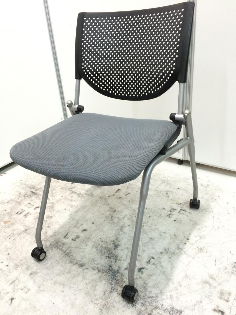 【残り2脚】定番のシリーズで、人気の商品です!!キャスター付で、重ね合わせも可能です
                        プロスタック
                                    中古
            