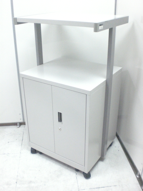 【1台限定入荷】希少在庫なテレビ台、キャスター付きで移動も楽々！　プリンター台としても使えます！！

                        
                                    中古
            