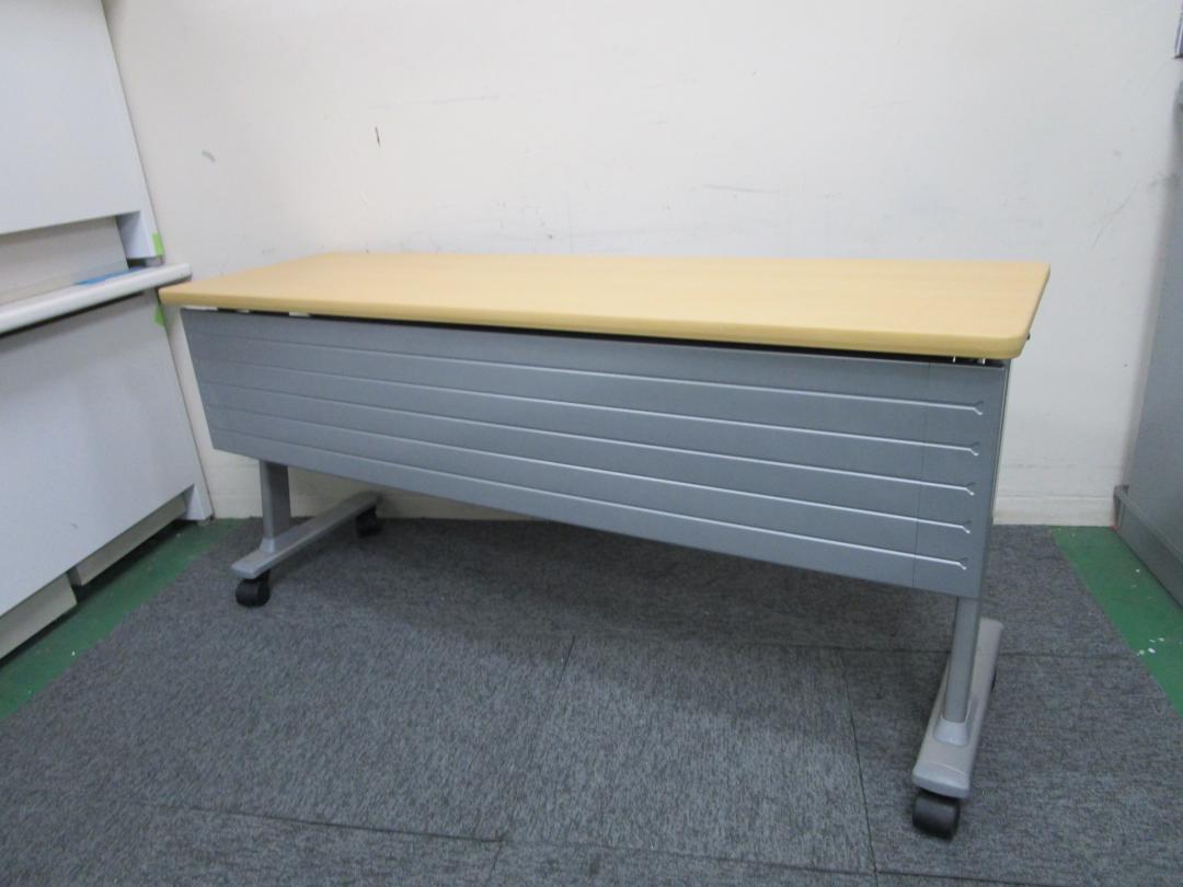 【イトーキ製　スタックテーブル】木目天板+幕板付
                        
                                    中古
            