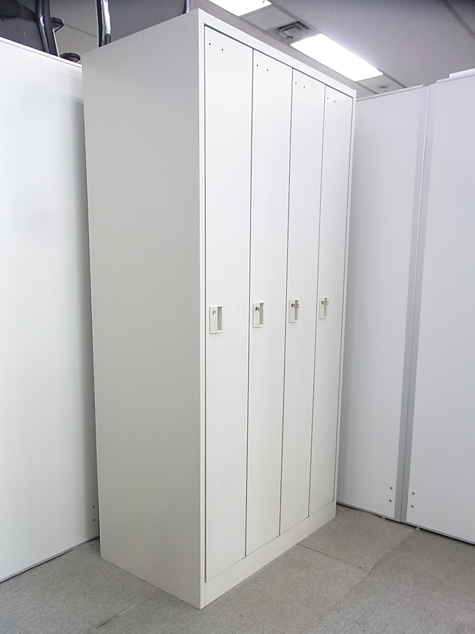 【1台限定！】オカムラ製 FZシリーズ4人用ロッカー 若干使用感ある為、お安くなっております！
                        FZ
                                    中古
            