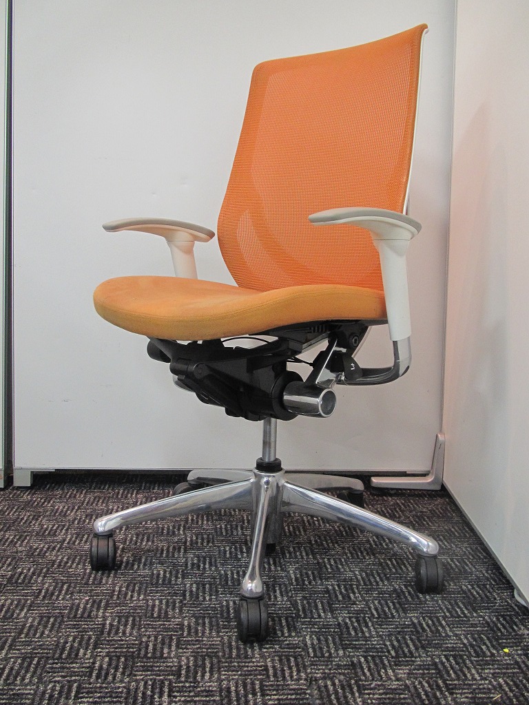 ～肘付きハイバック　情熱のオレンジ～　【高級チェア】【ロット】
                        ゼファー
                                    中古
            