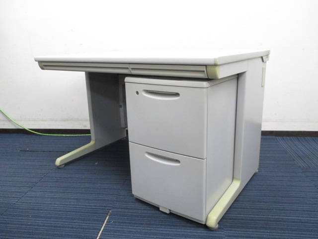 13,800円⇒10,000円｜【疑似片袖机】ちょっと形が珍しいSD-e｜平机 + 2段ワゴン｜幅1100mm｜日焼けあり｜ラスト1台【値下品】【おつとめ品】
                        SD-eデスクシステム
                                    中古
            