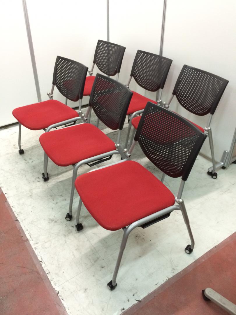 【2セット在庫有】座面明るいレッド色
                        プロスタック
                                    中古
            