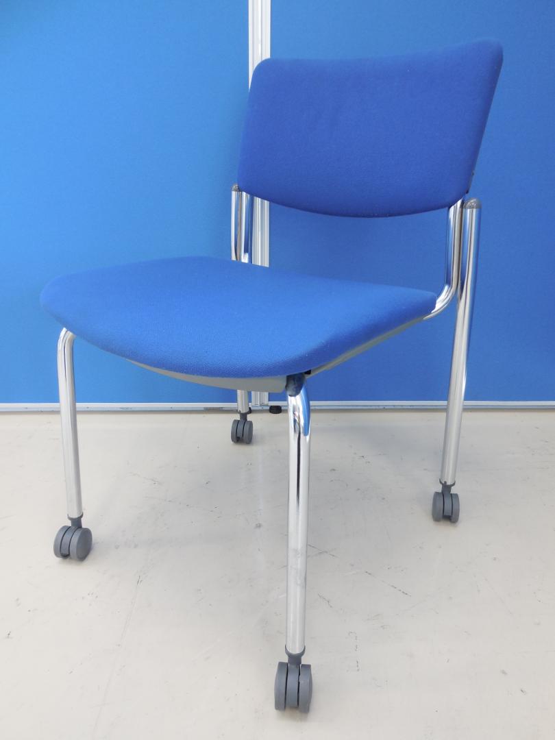 【状態良好】ナイキ製 スタッキングチェア キャスター付きでなので女性でも移動がラクですよ！【ミーティングチェア】 
                        
                                    中古
            