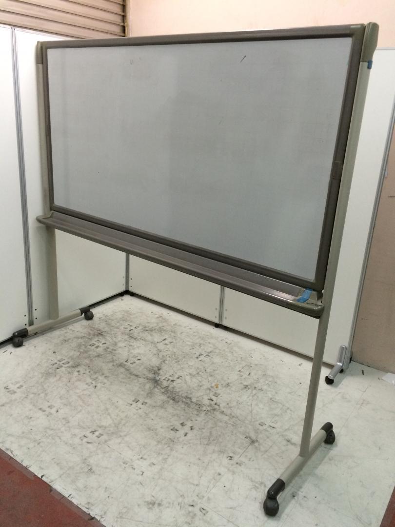 【１台入荷】自立式ホワイトボード両面使用可能！！【おつとめ品】
                        
                                    中古
            