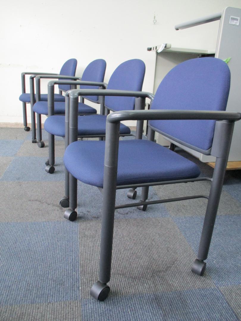 【セット商品】ＰＬＵＳ製　肘付き　ミーティングチェア【落ち着いたネイビー色】

                        PMシリーズ
                                    中古
            