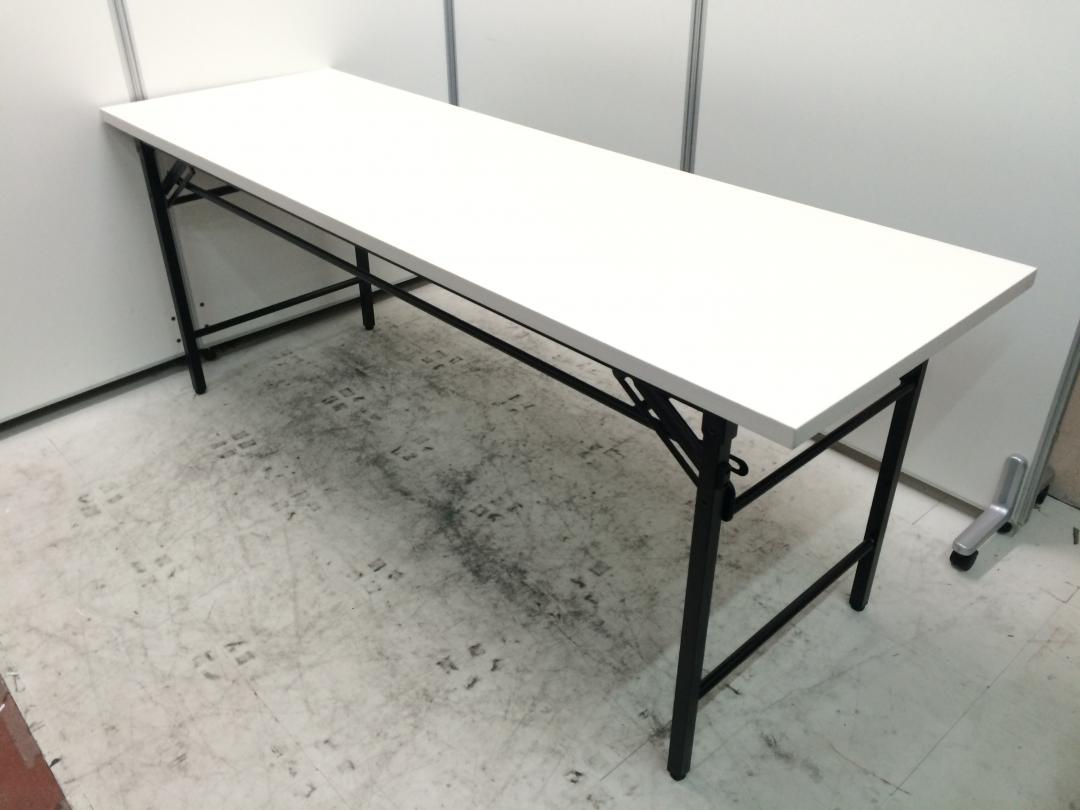 【残り1台！！】天板がホワイト色　折りたたみテーブル
                        
                                    中古
            