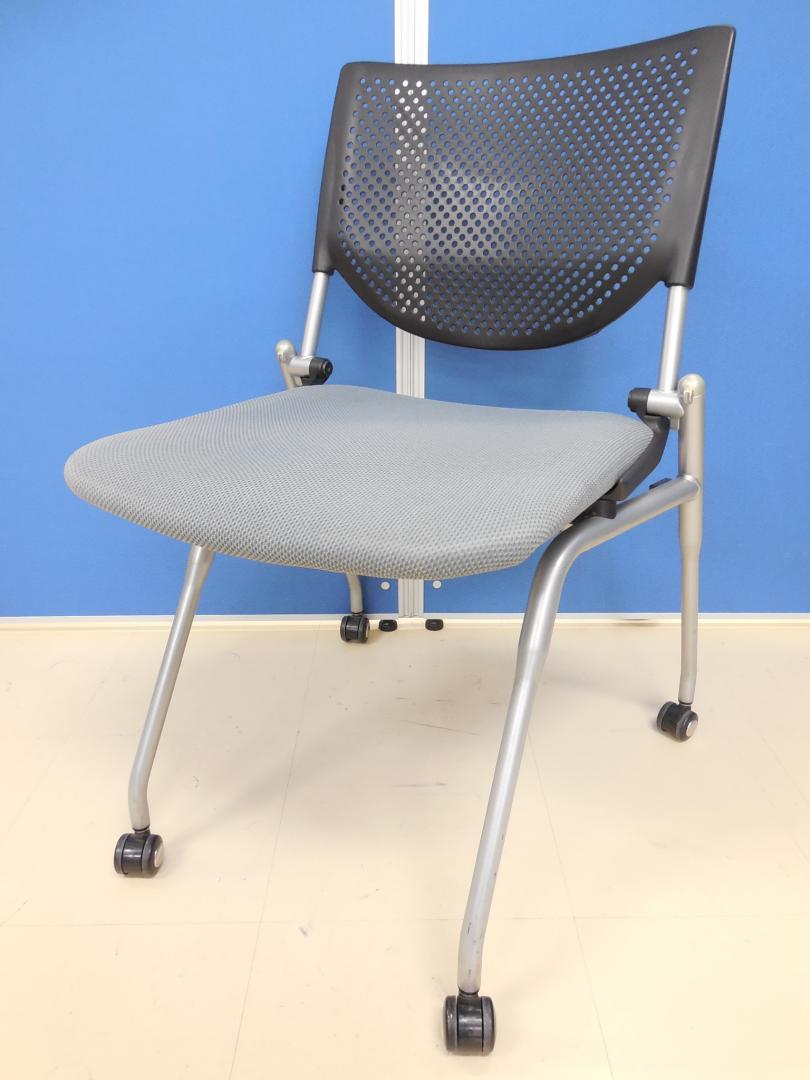 【大量入荷！】オカムラ製 プロスタックチェア ネスティングチェア■どんなシーンでも合うグレー色■キャスター付きで移動もスイスイ！【使用しないときは畳んで収納可能】
                        プロスタック
                                    中古
            