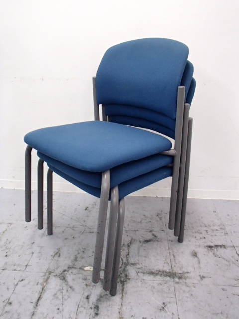 【内田洋行製の３脚セット】｜スタッキングチェア｜爽快感のあるブルー！
                        
                                    中古
            
