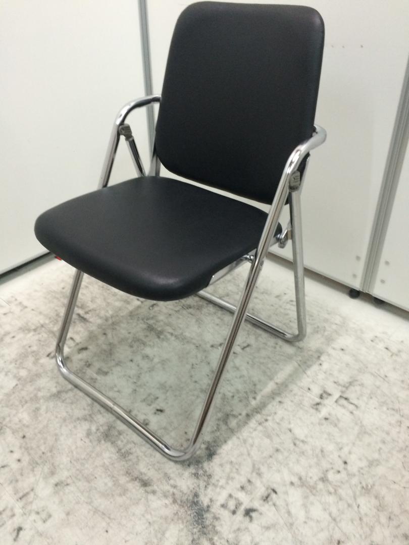 【残り2脚】汚れの目立たないブラックタイプ　折りたたみタイプ
                        
                                    中古
            